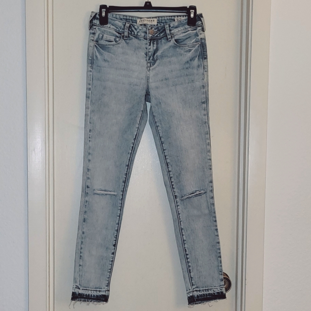 FREE W/PURCHASE New Bullhead Midrise Skinny Jeans New